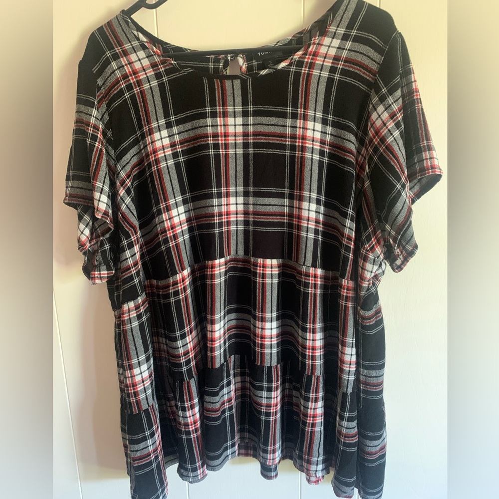 Torrid size 5 Black/gray/red plaid shirt sleeved blouse. No issues.